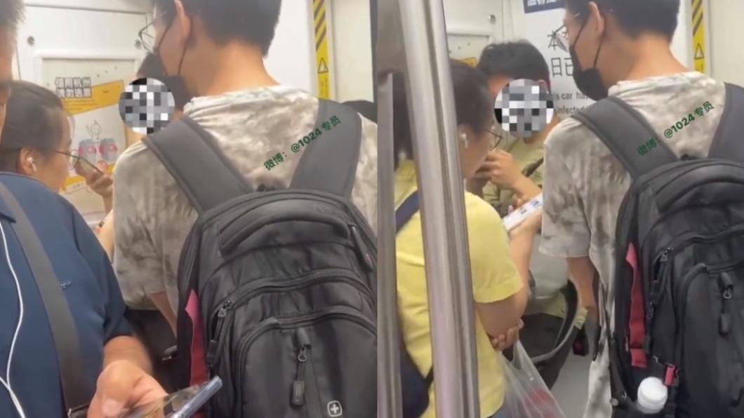 搭地鐵背包撞到人!男子狂碎念10分鐘對不起 女乘客逃離車廂