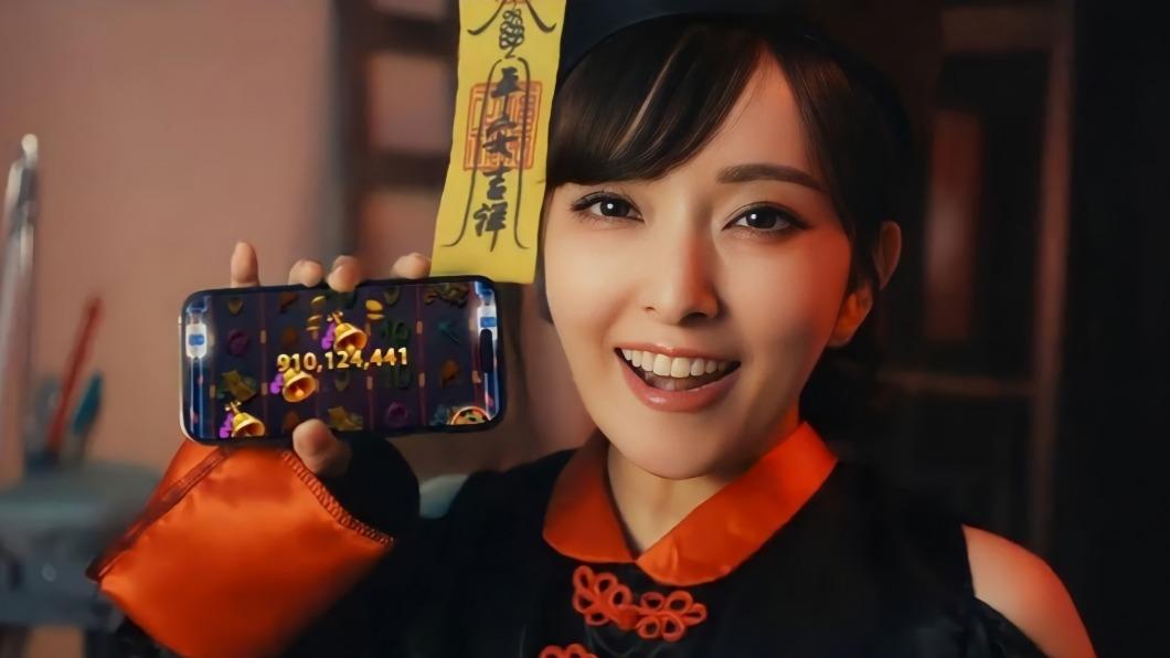 愛紗扮紅白雙煞「女殭屍」　驚人顏值網看傻：太戀愛！