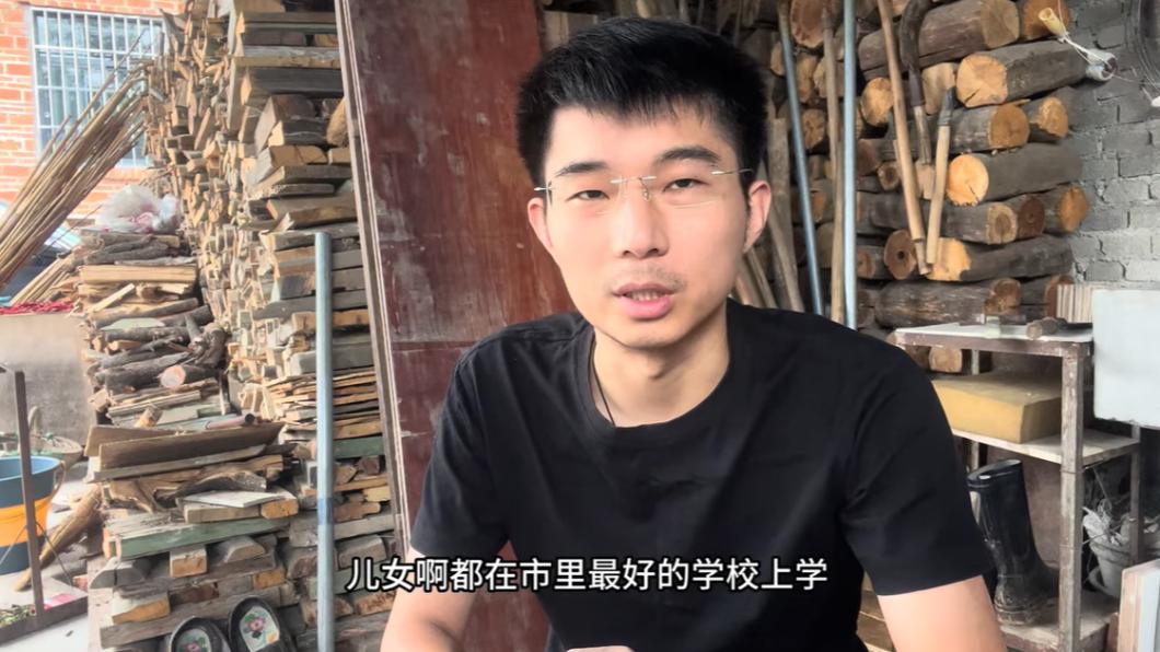大陸網紅說很多賣慘的人背後生活基本上都頗富裕。(圖/翻攝自別遠YT頻道)