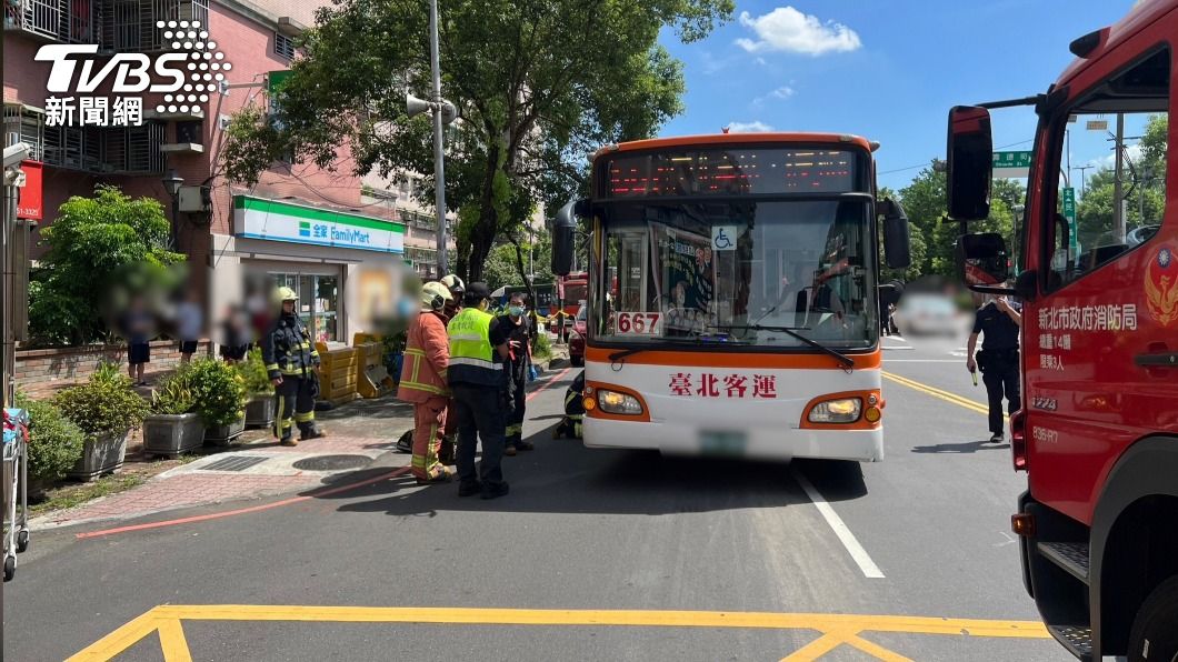 行人地獄再現!公車路口未停讓 8旬翁頭部遭撞破裂身亡