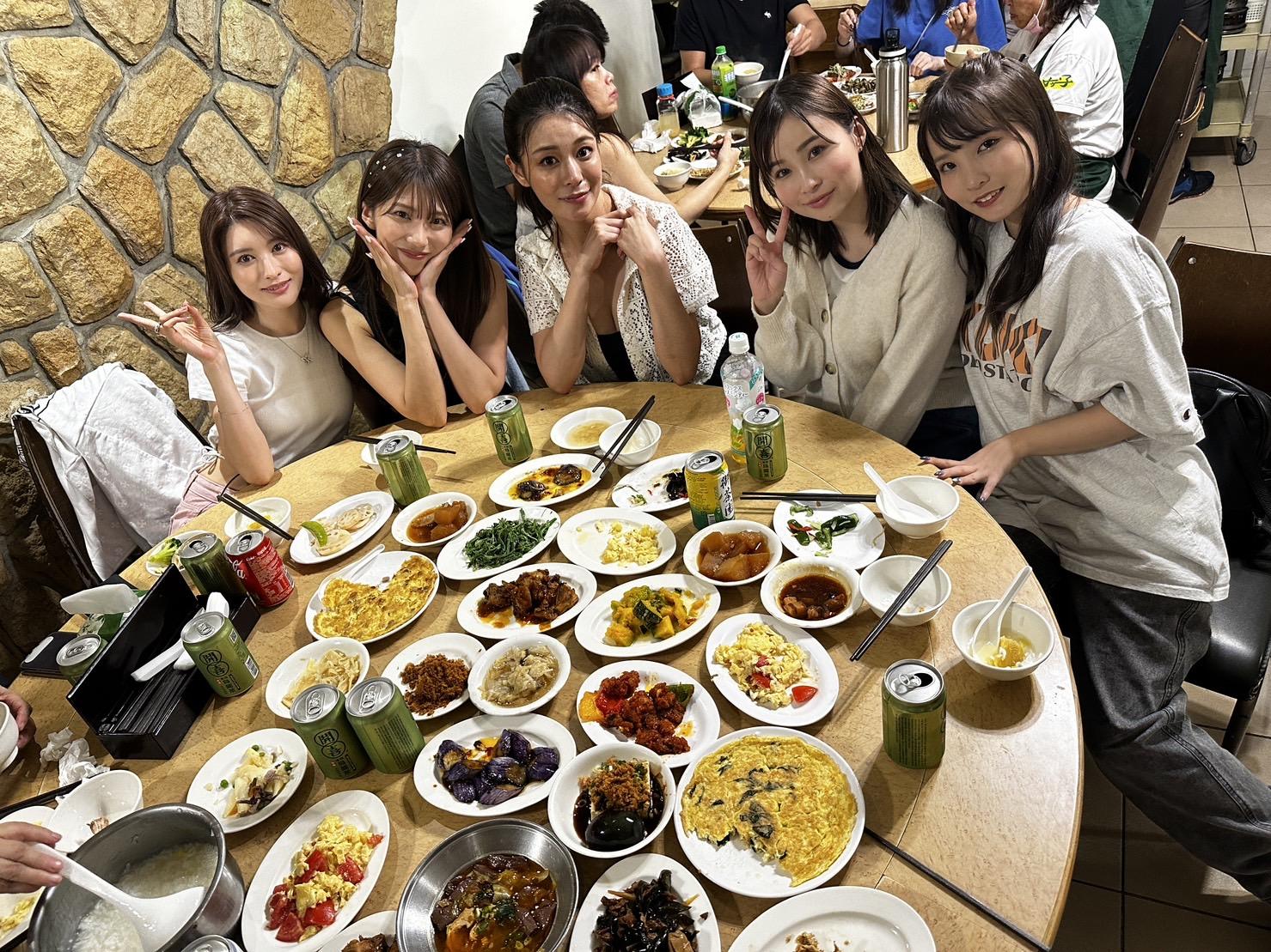 左起相澤南、山岸綺花、橘瑪麗、河合明日菜及樞木葵。(圖/廖福生攝)
