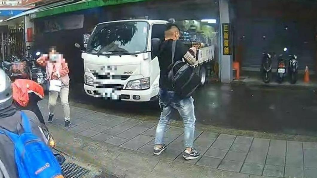 新北市日前爆發黑幫內鬥，雙方在11天內互轟67槍。（圖／翻攝記者爆料網）