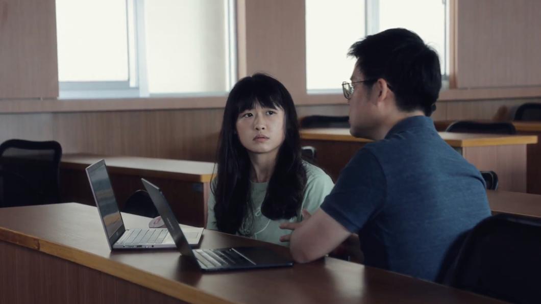 目前就讀僑光科技大學的陳芷晞從小家境艱苦,一度考慮休學。(圖/鴻海提供)