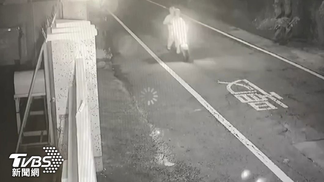 鬼門才開1小時!騎車女遭「後座男割喉」 警見超毛巧合嚇壞