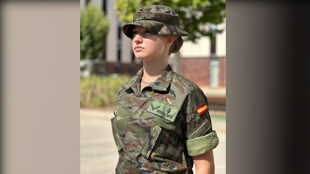 西班牙蕾奧諾王儲進入軍校受訓3年，要完成陸海空三軍的訓練。（圖／翻攝自Casa de S.M. el Rey推特）