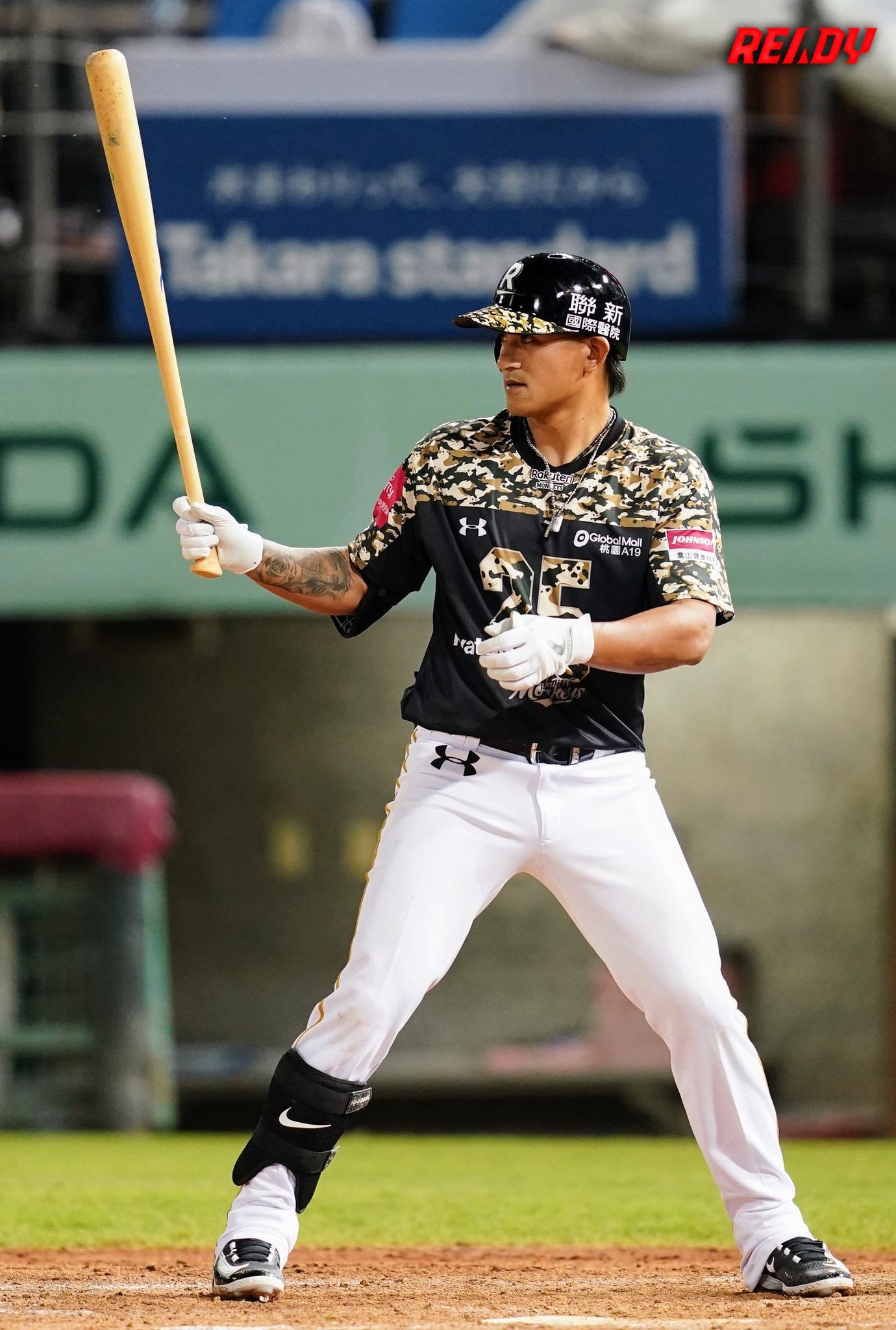 林子偉單場敲出雙安、跑回2分,可惜無力幫助球隊獲勝。(圖/翻攝自樂天桃猿FB)