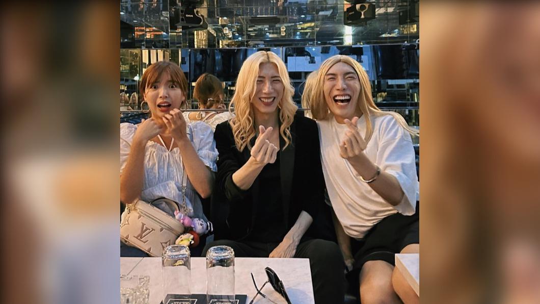 小吳曬出「兄弟合照」。（圖 / 翻攝自@beauty___wu IG）