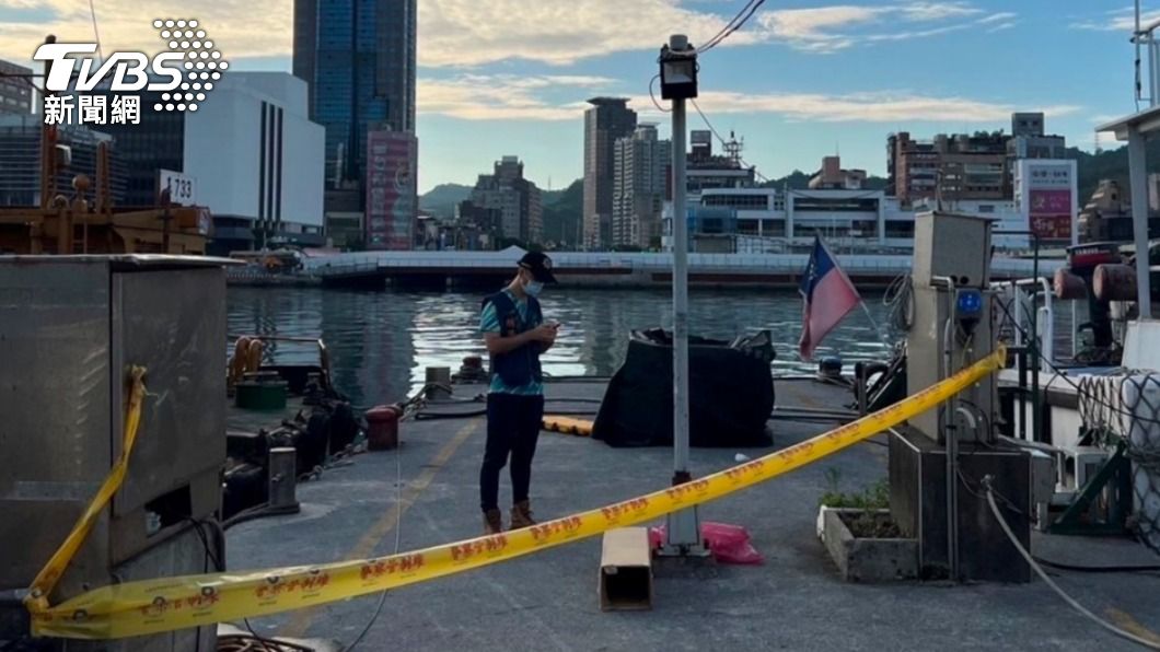 快訊/基隆海洋廣場「漂出浮屍」 男死者為街友身懷2萬現金