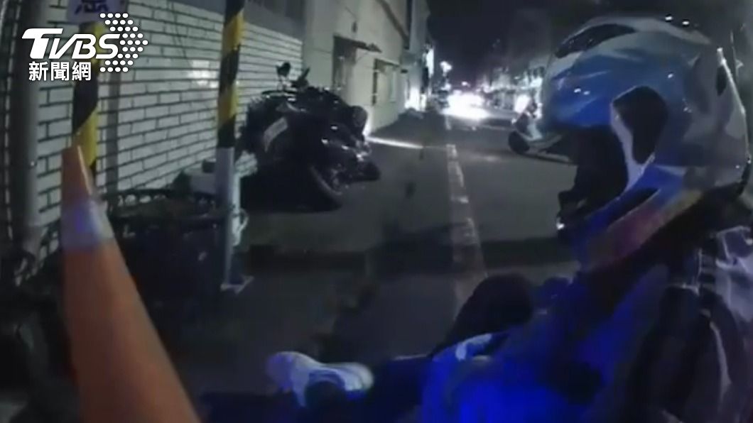 這男人太狠了!車禍怕「12條通」被抓 狠心丟包女網友