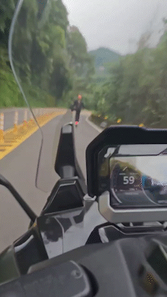 一度車速超過68公里。(圖/翻攝自重機車友各區路況天氣、資訊分享中心 臉書)