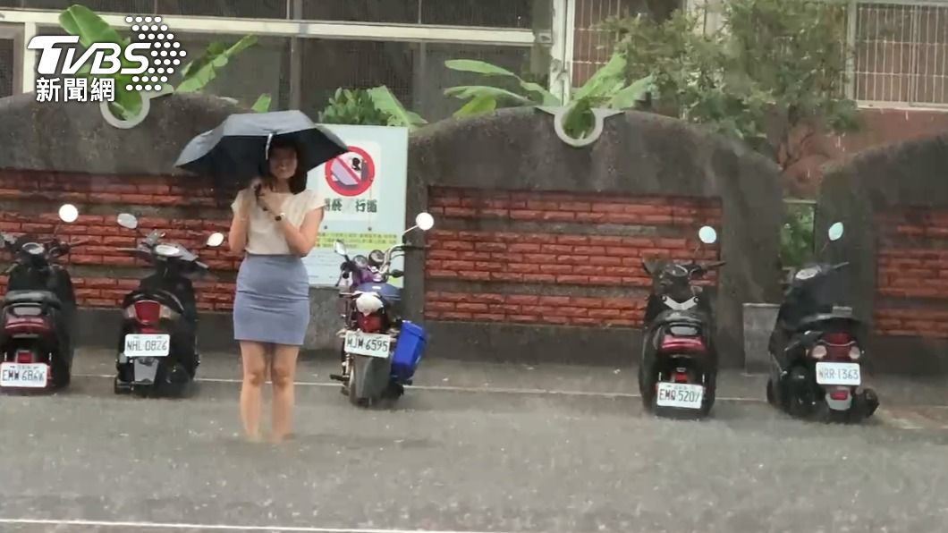 快訊/北市暴雨來的突然!濟南路淹到小腿肚
