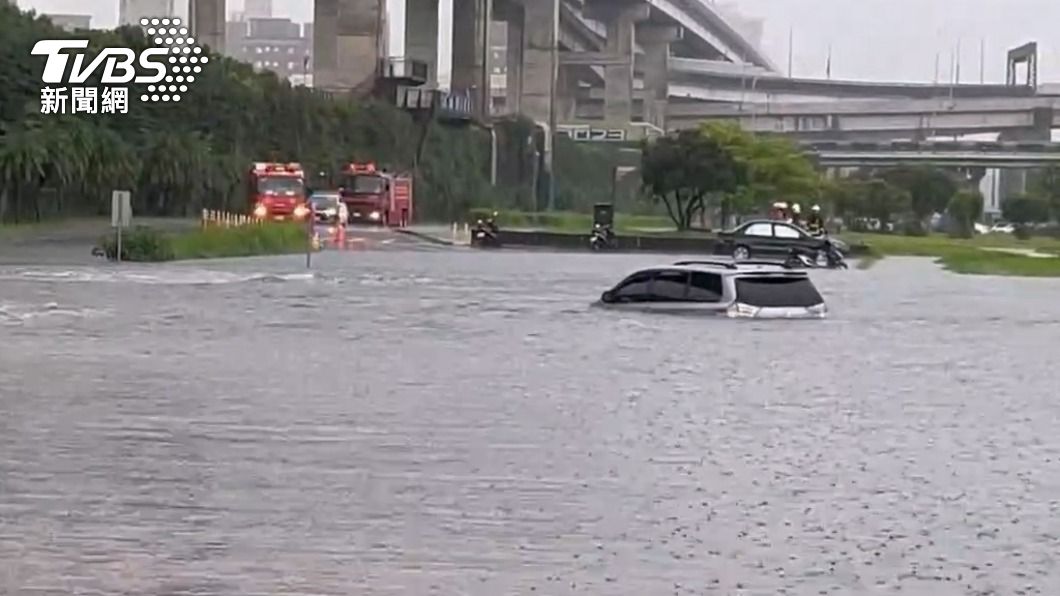 國家級警報響！大雷雨突襲　雙北13區淹水警戒