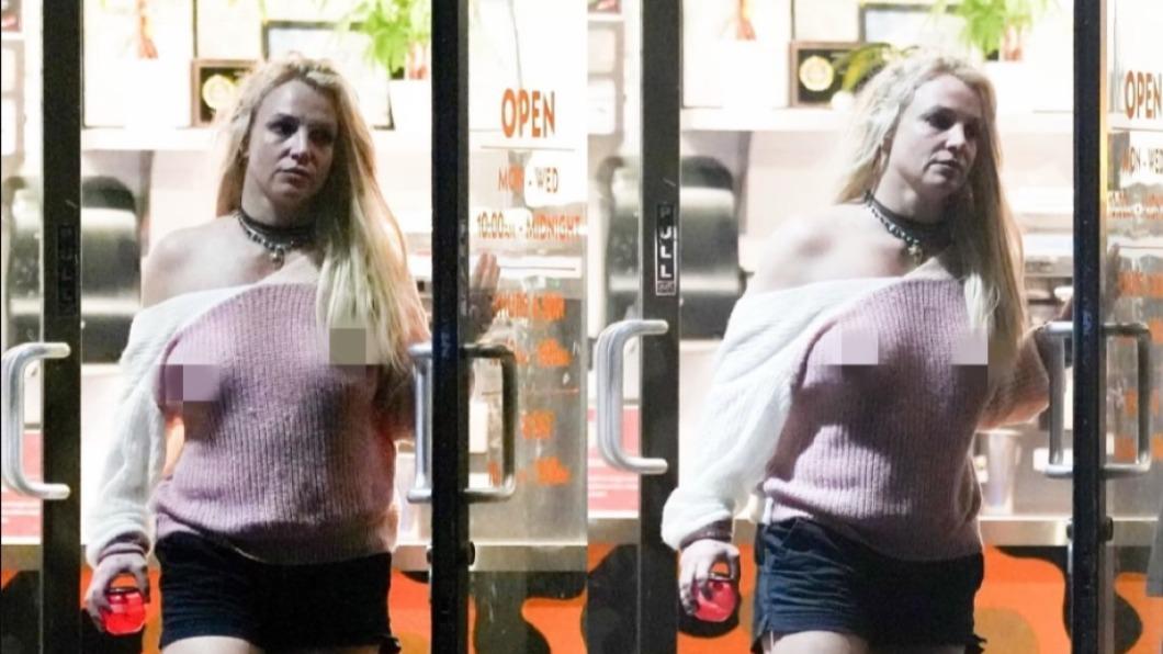 小甜甜半夜沒穿胸罩去吃速食。(圖/翻攝自Britney Spears Updates推特)