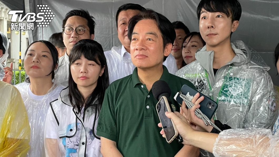 雨中出席還路於民遊行 賴清德承諾:2040道路0死亡