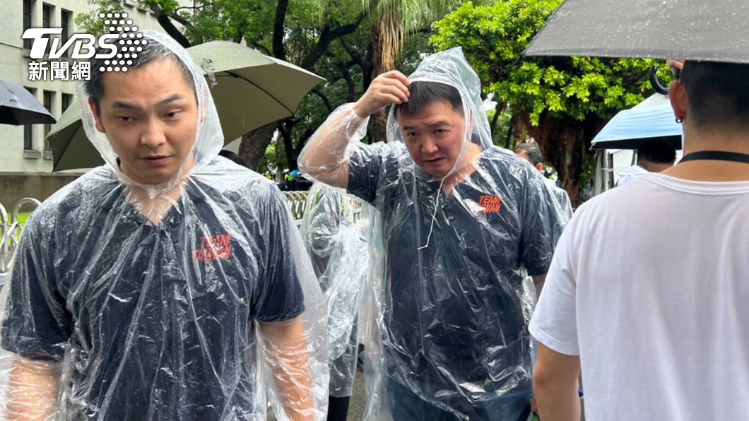 民進黨祕書長許立明出席「還路於民大遊行」。(圖/黃宣尹攝)