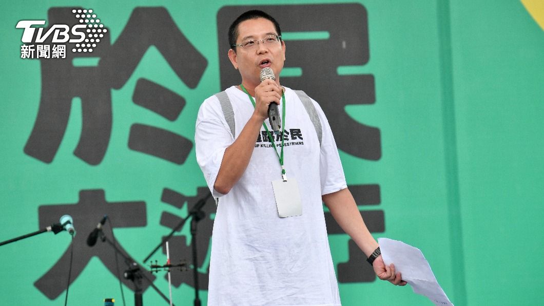 余爸爸出席「還路於民」大遊行。(圖/黃宣尹攝)