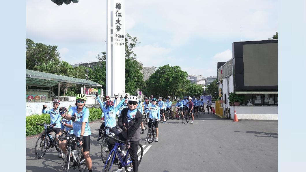 鐵馬環台將騎一千多公里，於8月30日返回輔大。 圖／輔仁大學提供