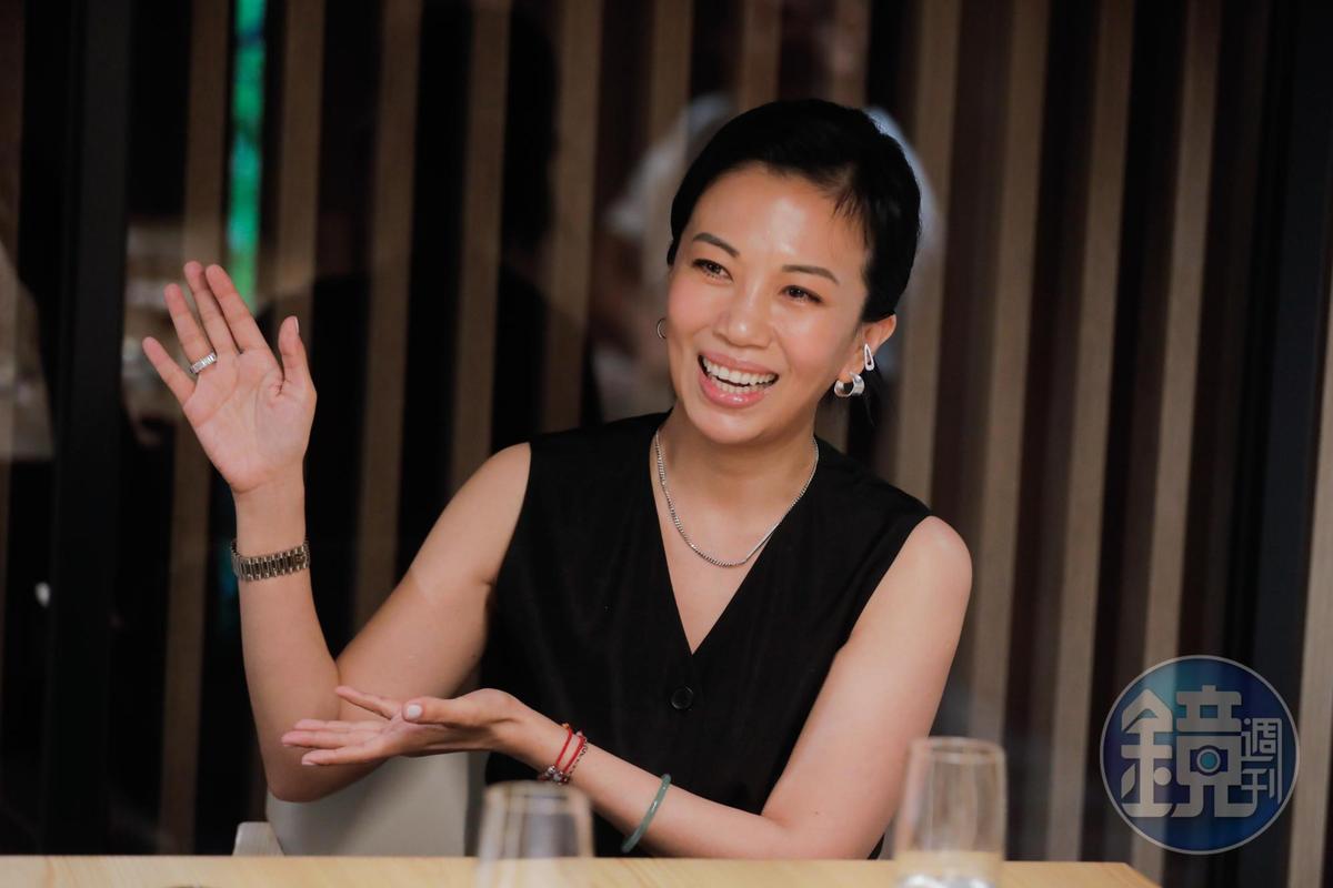 林有慧剛入行就是黑美人,她喜歡陽光,尤其笑容甜美。(圖/鏡週刊提供)