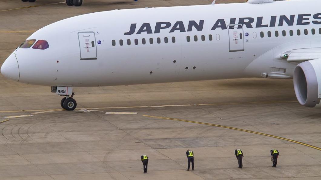 風雪無阻! 日本地勤起飛前「1特殊舉動」感動澳洲機師