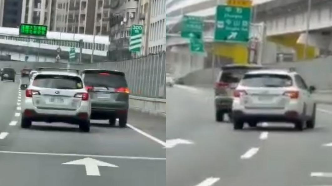 2車不斷變換車道。（圖／翻攝記者爆料網）