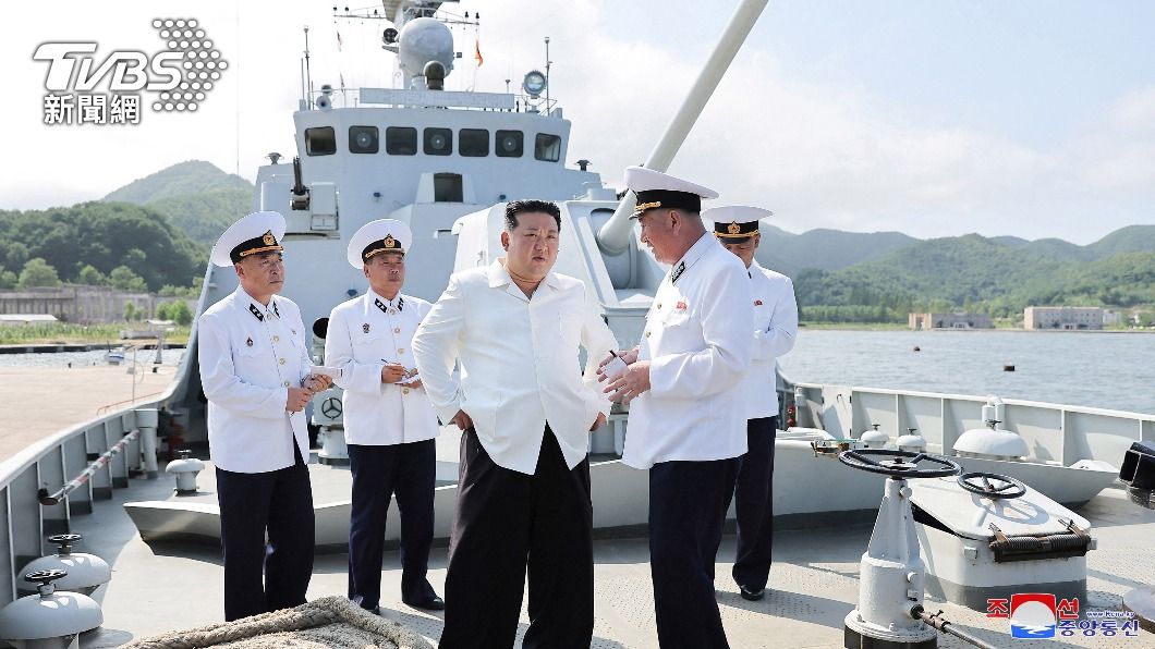 反制美韓軍演 北韓官媒:金正恩登軍艦校閱巡弋飛彈試射