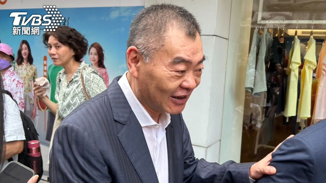 陳錦祥陪同賴清德參拜火聖廟後受訪。（圖／黃宣尹攝）