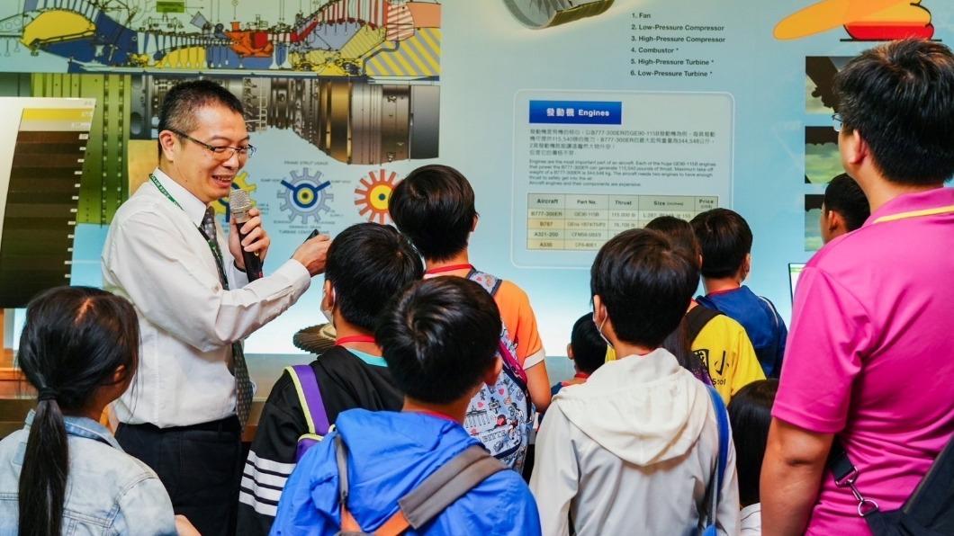 促進教育發展!新北舉辦偏鄉夏令營 學童體驗「搭模擬機」