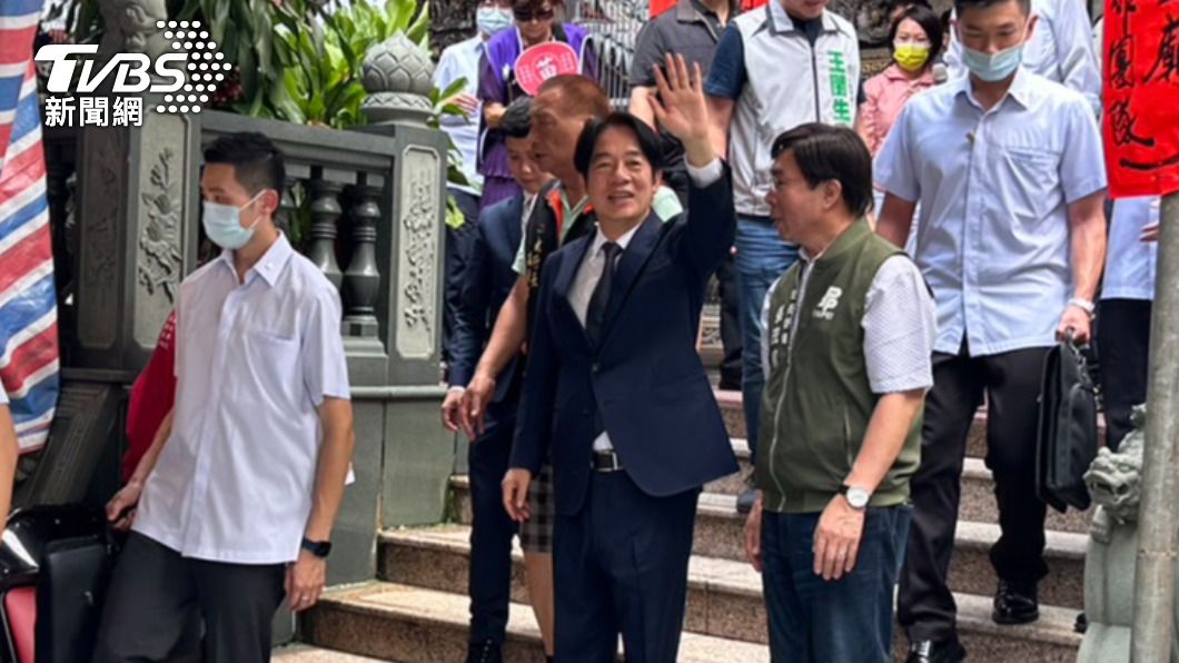 賴清德今日赴大安區火聖廟參拜。(圖/黃宣尹攝)