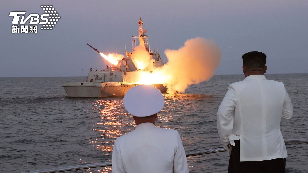回應美韓軍演 金正恩登軍艦校閱巡弋飛彈試射