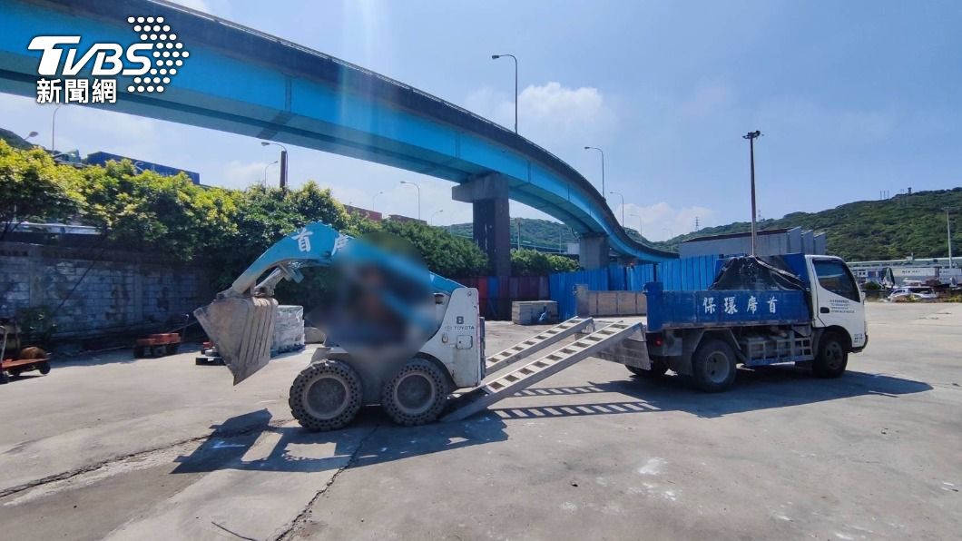 快訊／基隆港工人疑不慎觸發制動桿　頭顱卡挖土機臂慘死