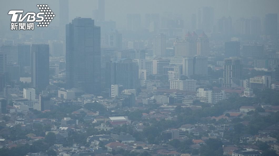 印尼空汙太糟總統狂咳一個月!雅加達下令公務員WFH減碳排