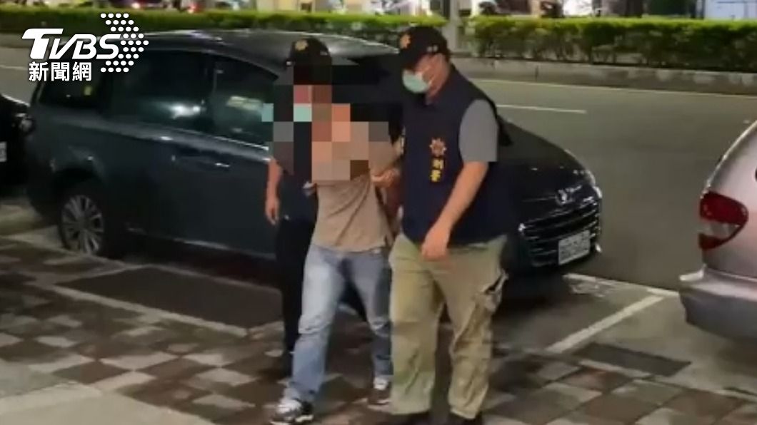 搶匪被警方帶回。（圖／TVBS）