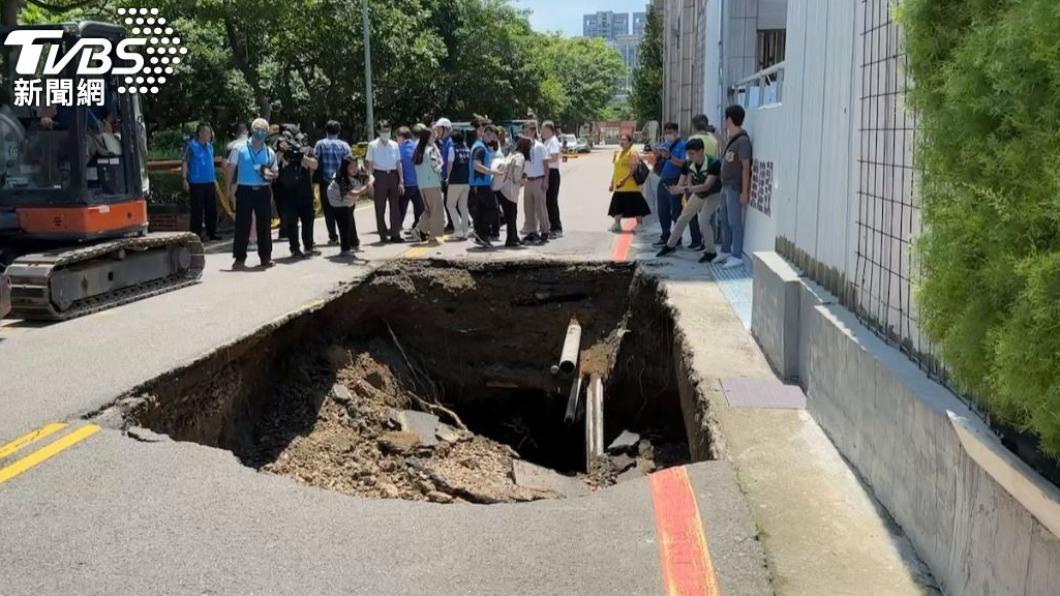 竹北又現天坑! 縣政七街局部封路公所估至少10天
