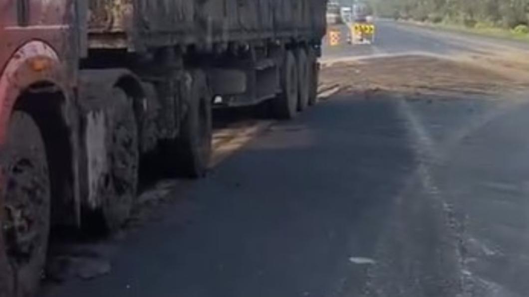突遭運糞車追撞!他苦曬慘照「屎倒淋頭」:車子裡全都是