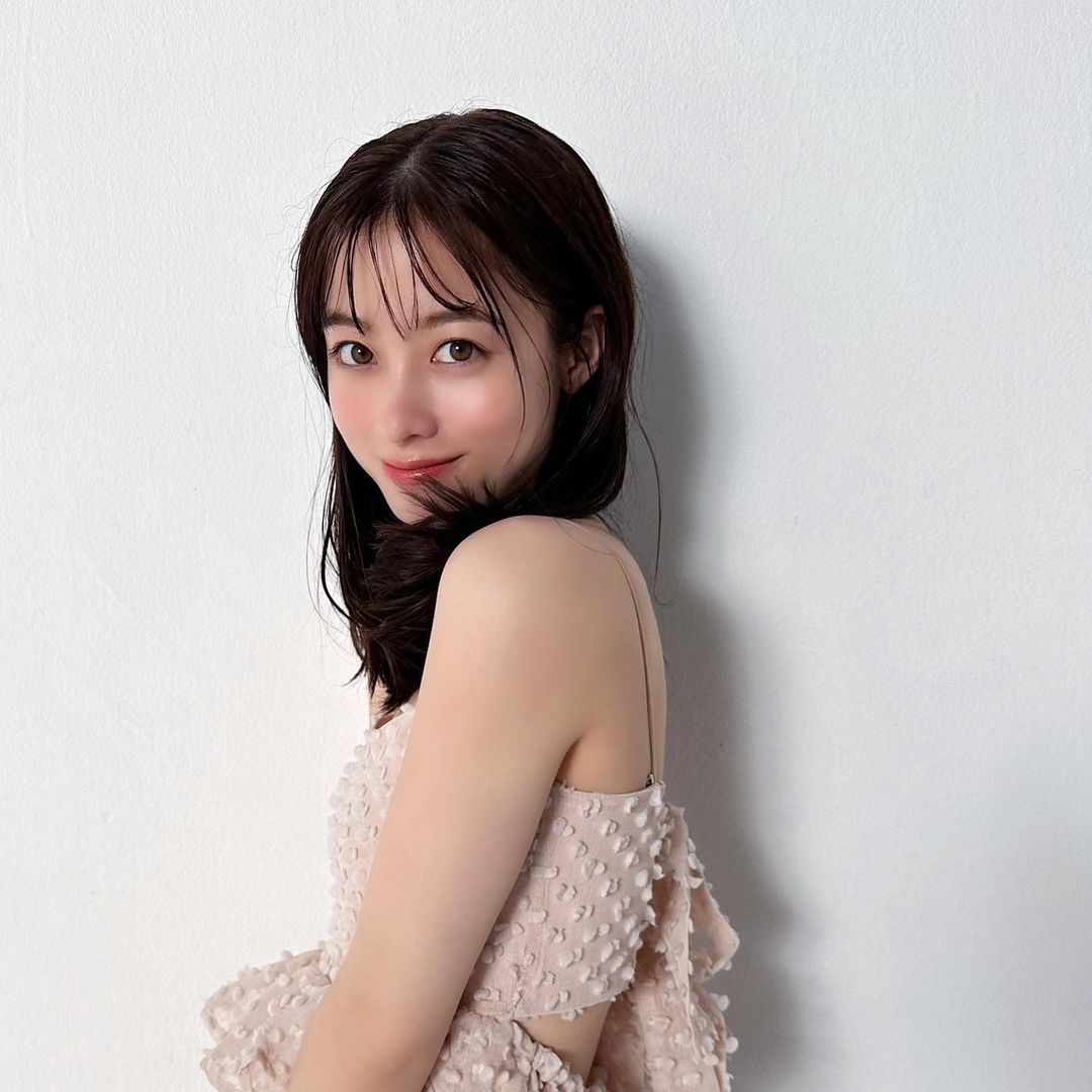 橋本環奈擁有「千年一遇美少女」封號。(圖/翻攝自IG)