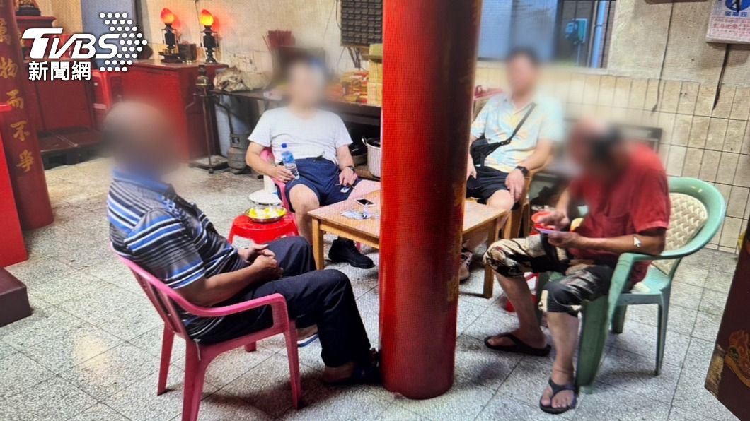 神明不保佑!阿北們宮廟內拿出象棋麻將 囂張聚賭引眾憤