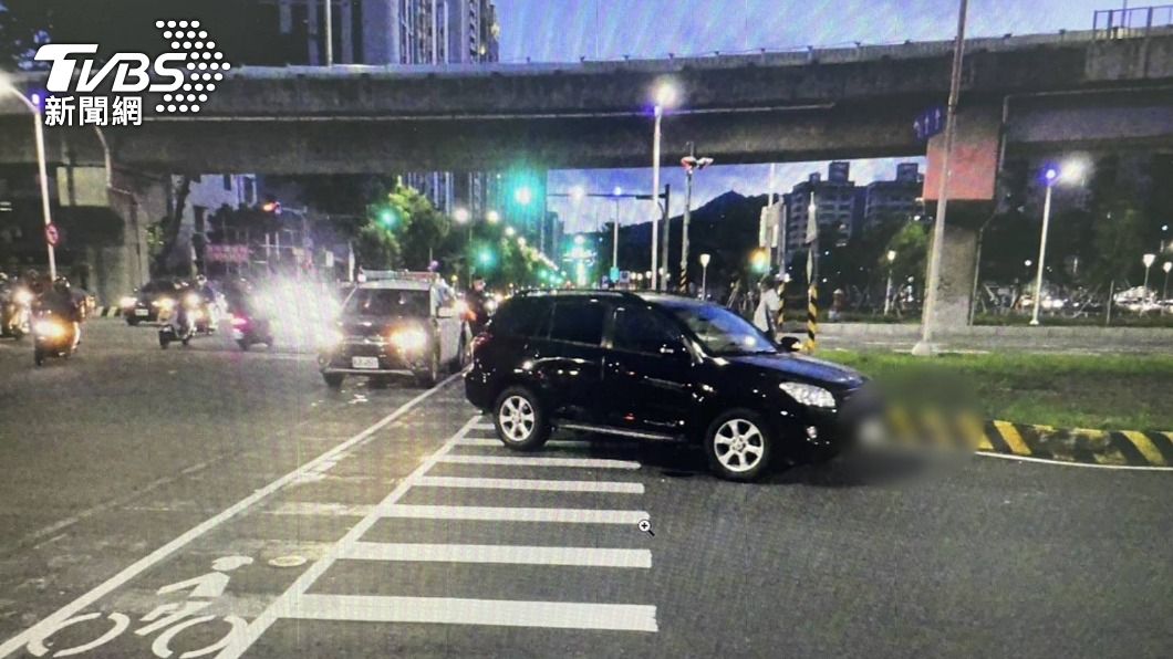 才剛喊還路於民!高雄女過斑馬線遭撞 駕駛辯:都A柱的錯