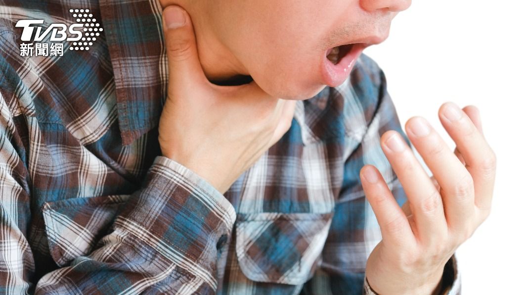 他喉嚨「痰卡一個月」慘罹癌!醫示警:顏色秒判身體狀態