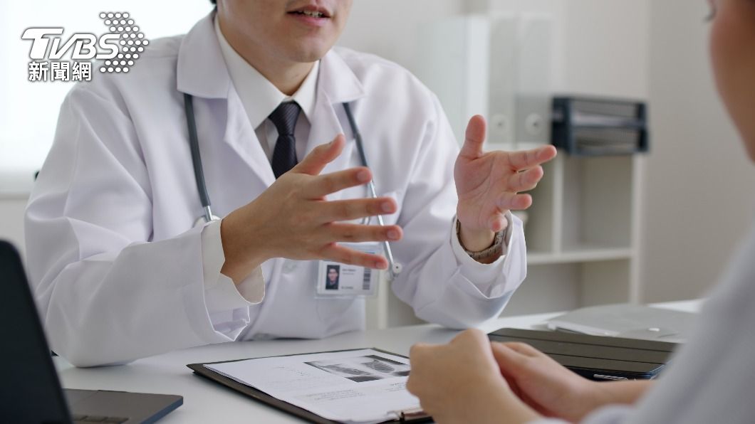 咳嗽一段時間、有接觸史、抗生素難治癒及有過敏氣喘史者，務必當心。（示意圖／shutterstock 達志影像）