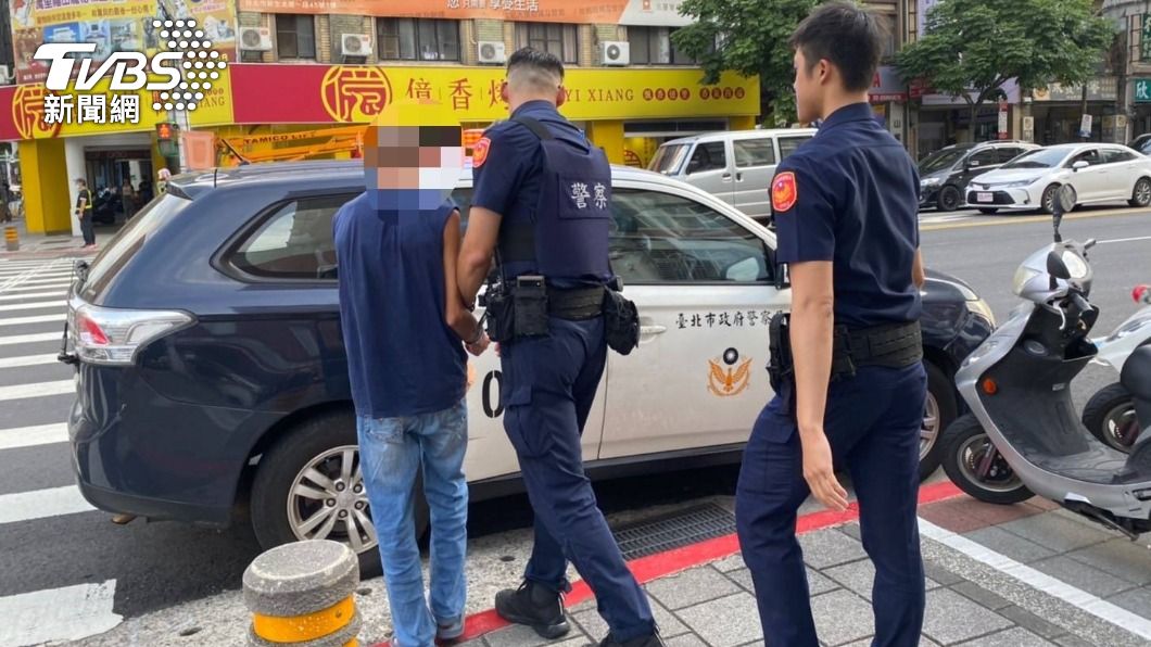 警方依法移送。(圖/TVBS)