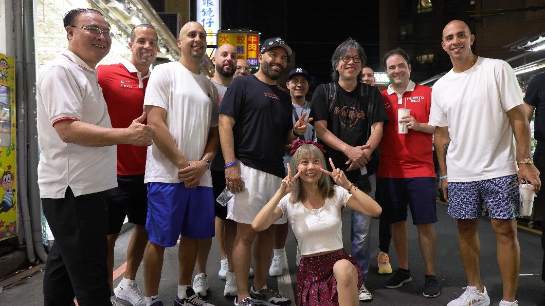 NBA前球星帶波多黎各男籃逛夜市 嚐臭豆腐?謝謝再聯絡