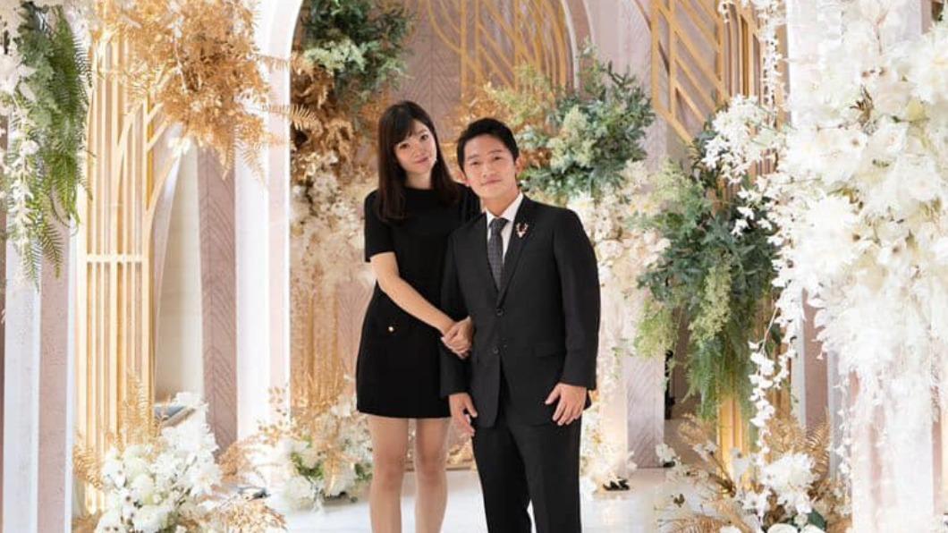 蔡昌憲和老婆感情相當甜蜜。(圖/翻攝自蔡昌憲臉書)