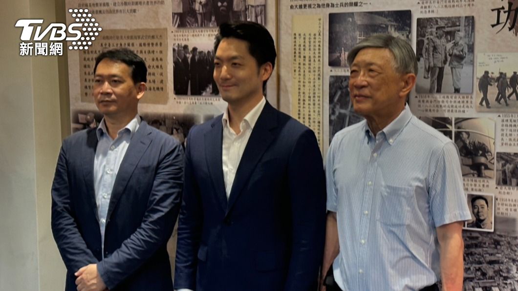 台北市長蔣萬安今(22)日參觀「俞大維先生紀念特展」。(圖/林至柔攝)