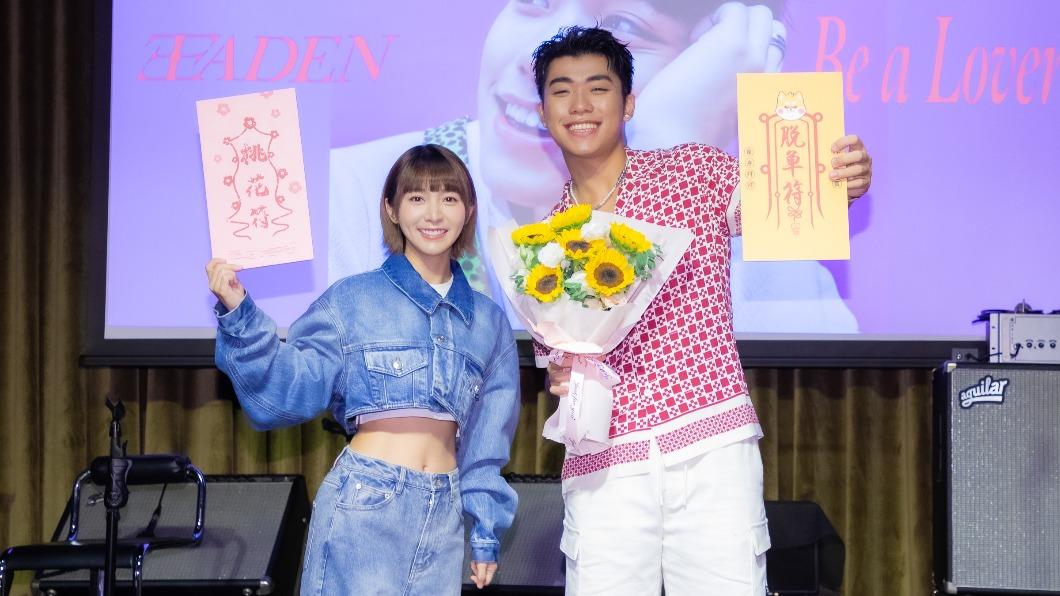 王Aden(右)是溫妮的粉絲,更承諾要幫她寫歌。(圖/王Aden提供)