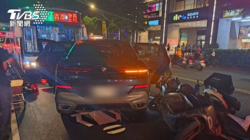 周姓男子駕駛百萬BMW X6肇事。(圖/TVBS)