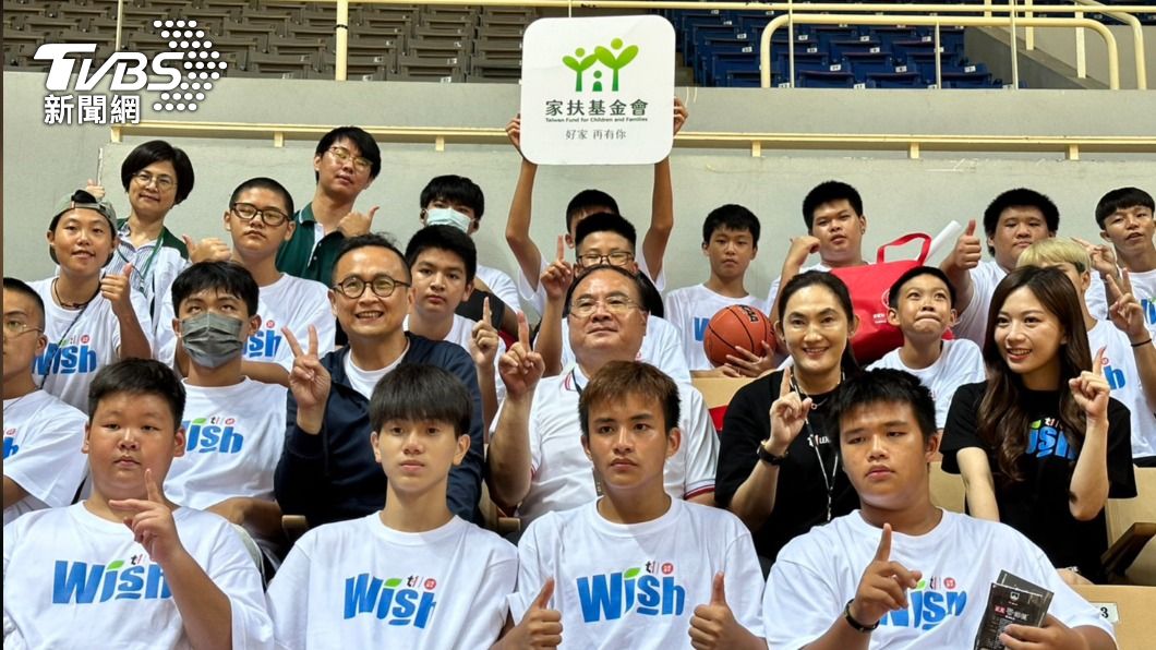 台灣運彩xT1聯盟邀請家扶基金會29位孩童進場觀摩國際級賽事。（圖／TVBS）