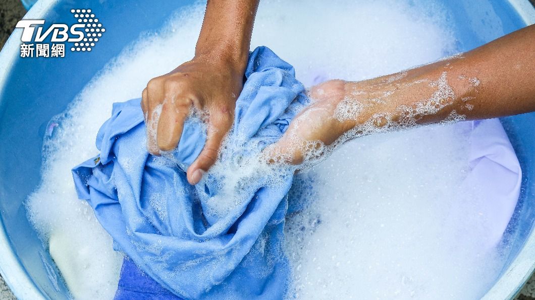 有網友覺得房客要是不爽投幣,就自己用手洗。(示意圖,非當事人/shutterstock達志影像)