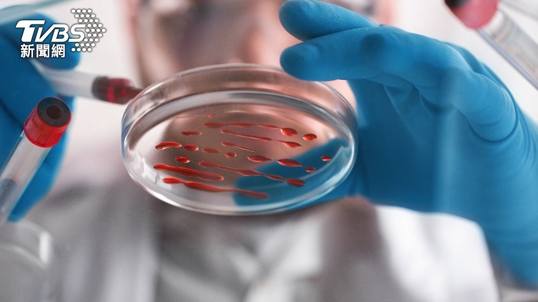男大生腹痛竟發現罹患血癌。(示意圖/Shutterstock達志影像)