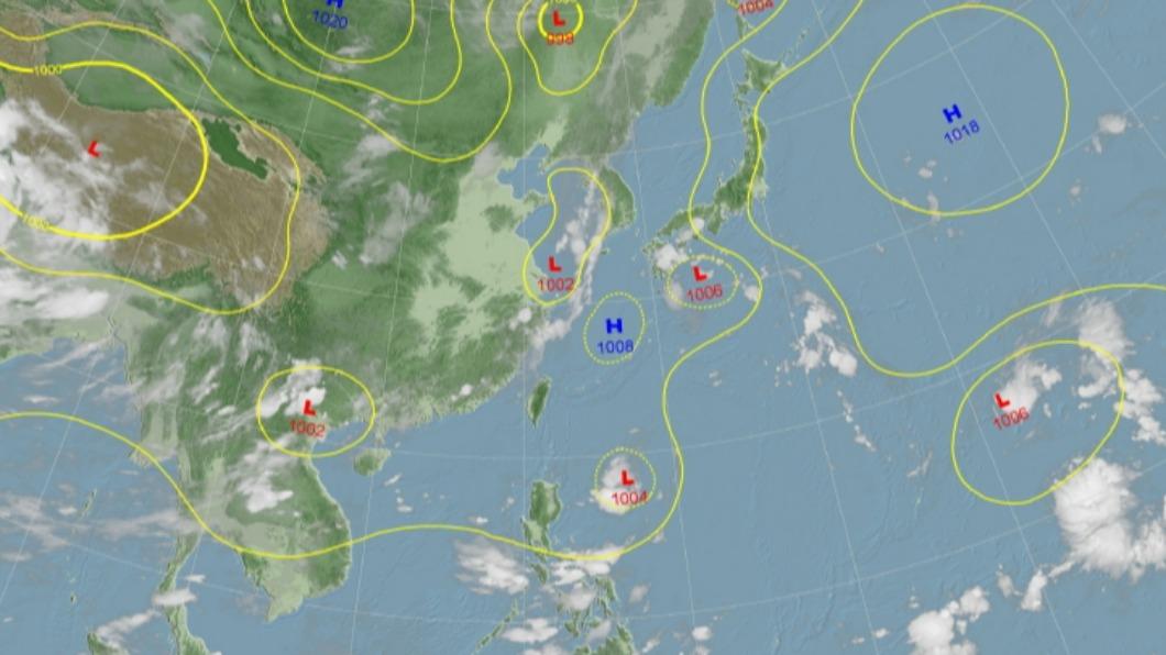目前在台灣東南方海面的熱帶系統在下周一成颱機率超過5成。（圖／翻攝賈新興臉書）