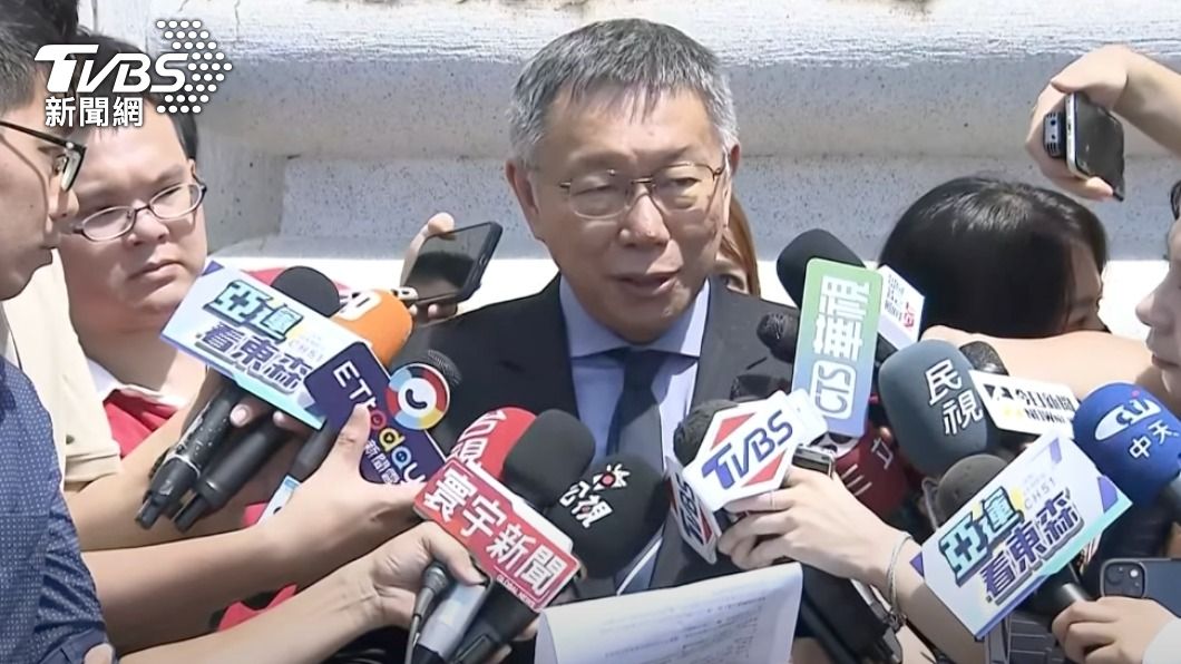 柯文哲決定不飛金門,到台北忠烈祠獻花致敬。(圖/TVBS資料畫面)